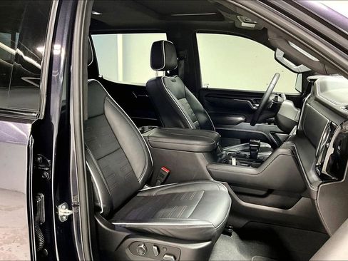 Used 2024 GMC Sierra 1500 AT4X image 10