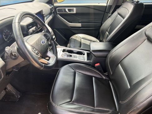 Used 2021 Ford Explorer XLT w/ Equipment Group 202A RWD image 5