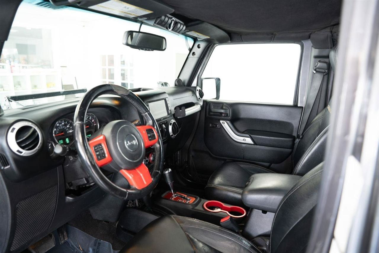 Used 2014 Jeep Wrangler Unlimited Sahara w/ Max Tow Package AWD/4WD image 13