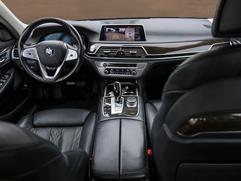 Used 2020 BMW 740i RWD image 29
