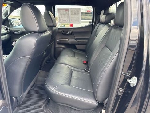 Used 2021 Toyota Tacoma Limited AWD/4WD image 19