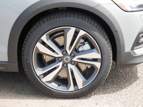 New 2026 Volvo V60 B5 Cross Country Plus w/ Climate Package image 4