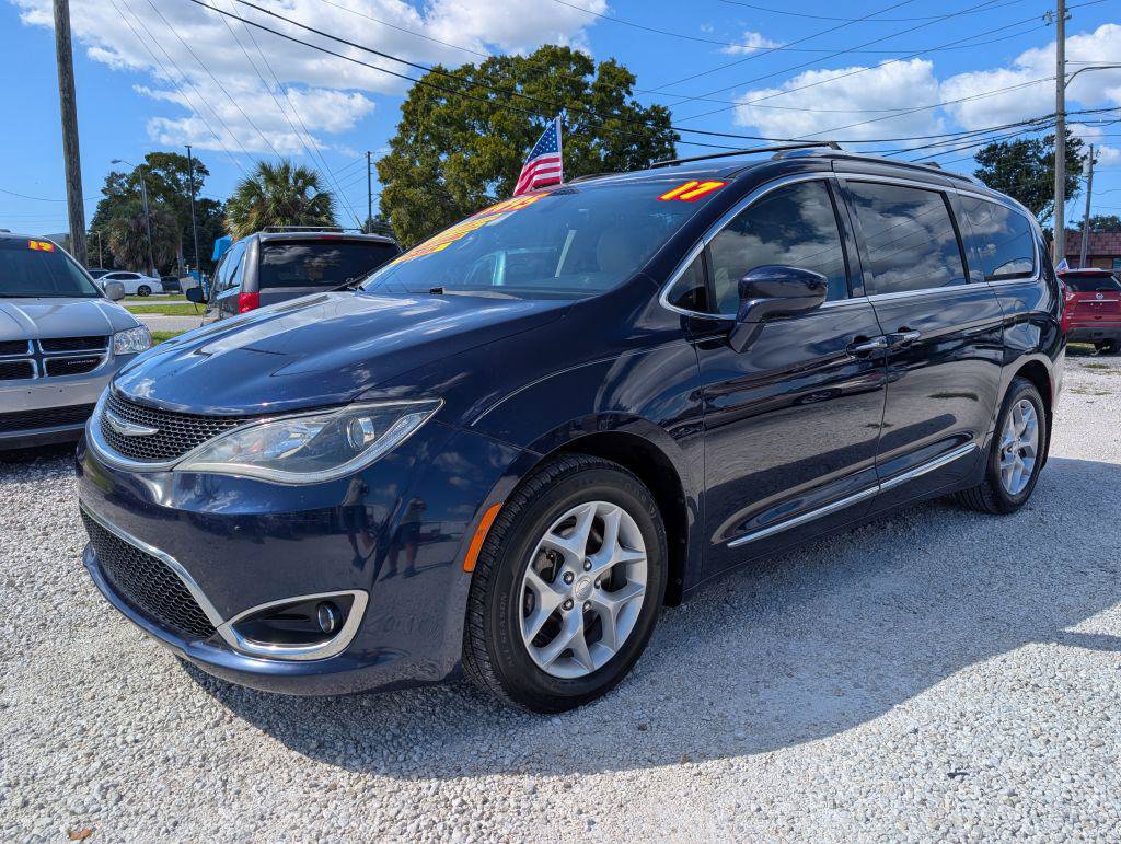 Used 2017 Chrysler Pacifica Touring-L Plus w/ Tire & Wheel Group FWD image 3