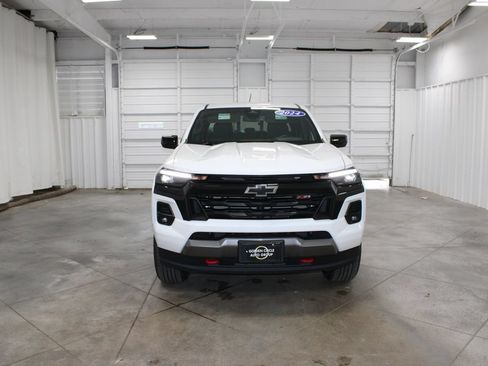 Used 2024 Chevrolet Colorado Z71 w/ Z71 Convenience Package 2 AWD/4WD image 3