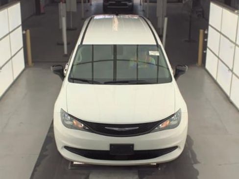Used 2024 Chrysler Voyager LX FWD image 2