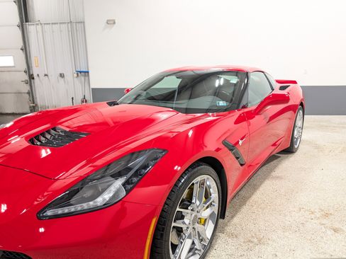 Used 2017 Chevrolet Corvette Stingray Coupe w/ 1LT image 7