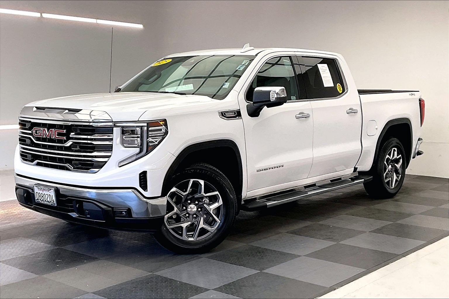 Used 2025 GMC Sierra 1500 SLT w/ SLT Premium Package AWD/4WD image 12