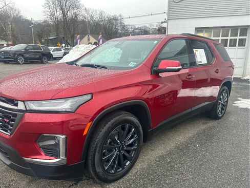 Used 2023 Chevrolet Traverse RS image 12