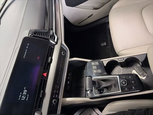 Used 2025 Kia Sportage EX image 24