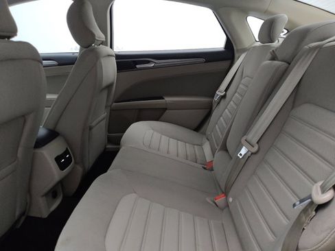 Used 2019 Ford Fusion SE image 18