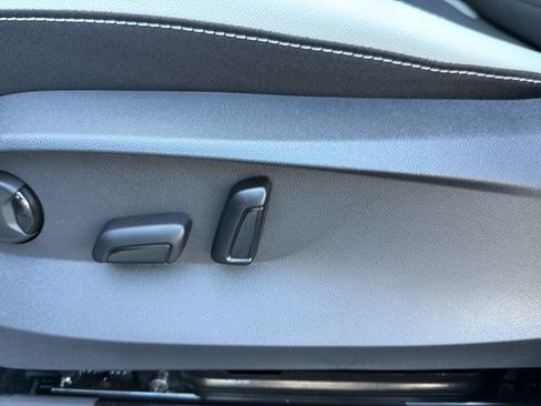 New 2026 Volkswagen Taos SE FWD image 15