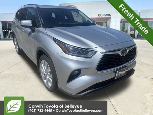 Used 2021 Toyota Highlander Limited w/ Protection Package #3 (TMS) AWD/4WD image 1