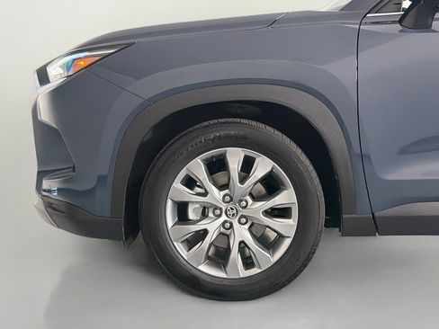 Used 2025 Toyota Grand Highlander AWD image 11