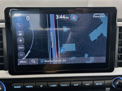 Used 2025 Hyundai Venue Limited FWD image 22