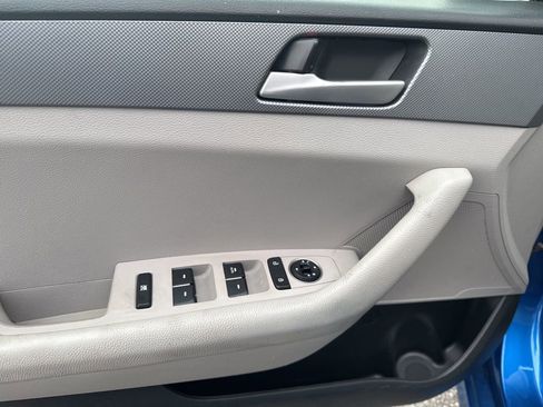 Used 2018 Hyundai Sonata SE w/ Cargo Package image 12