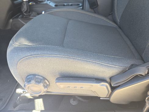 Used 2025 Jeep Wrangler Unlimited Sahara AWD/4WD image 26