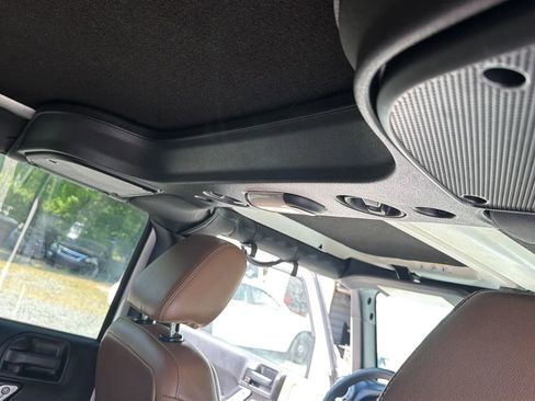 Used 2015 Jeep Wrangler Unlimited Sahara w/ Mopar Chrome Edition Group AWD/4WD image 33