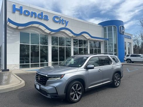 Used 2023 Honda Pilot Elite image 2