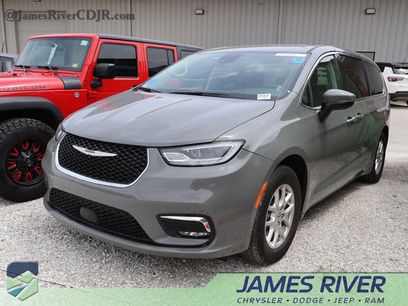 Used 2023 Chrysler Pacifica Touring-L