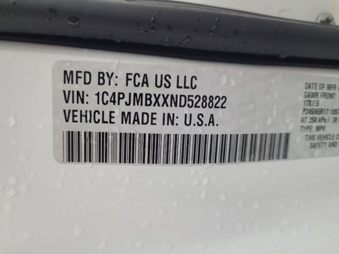 Used 2022 Jeep Cherokee Trailhawk w/ Comfort/Convenience Group AWD/4WD image 33