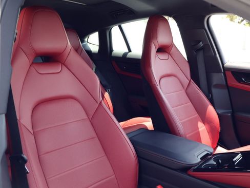 Certified 2025 Porsche Panamera 4 AWD/4WD image 24