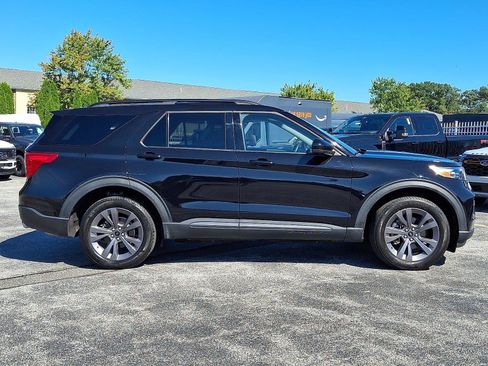 Used 2023 Ford Explorer XLT w/ Equipment Group 202A AWD/4WD image 7