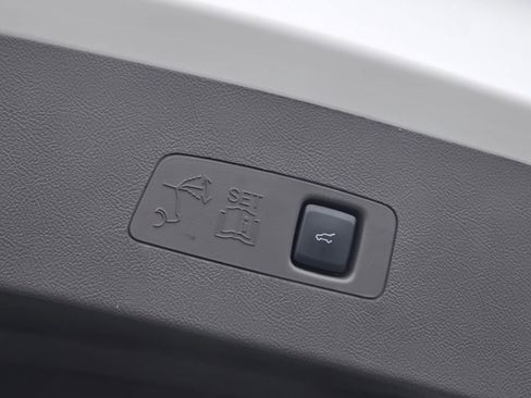 Certified 2024 Lincoln Corsair AWD image 16