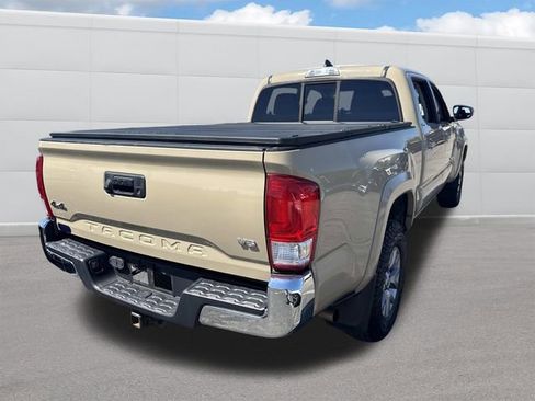 Used 2016 Toyota Tacoma SR5 w/ SR5 Appearance Package (SN) AWD/4WD image 8