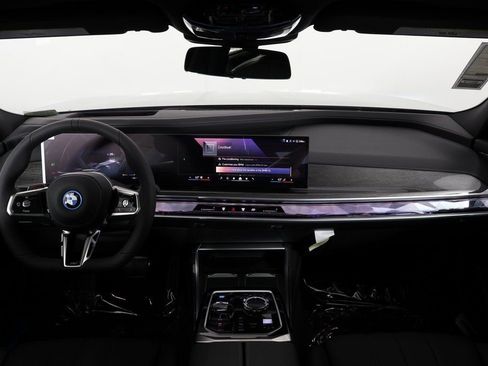 Used 2026 BMW i7 eDrive50 w/ M Sport Package RWD image 4