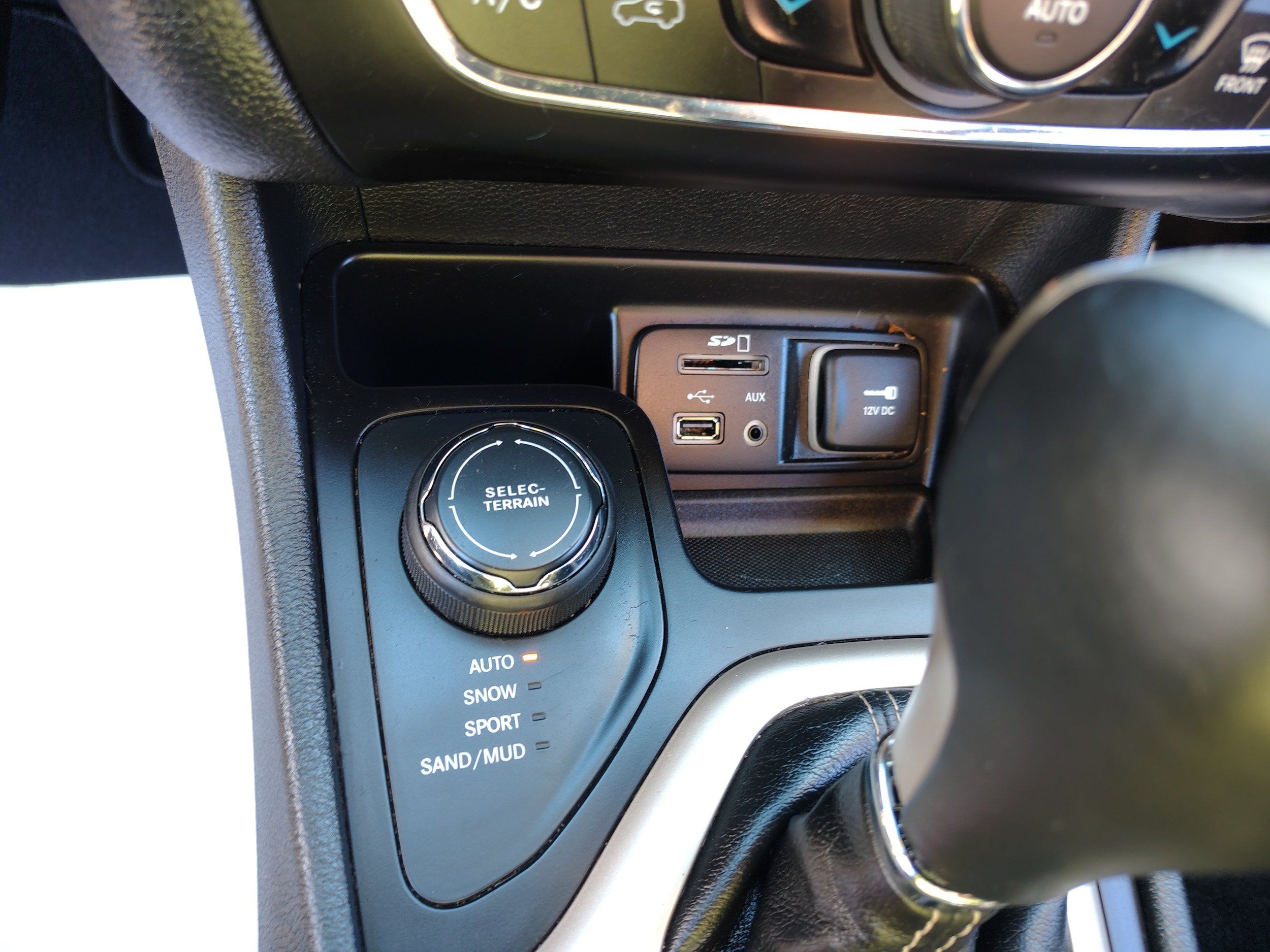 Certified 2016 Jeep Cherokee Limited AWD/4WD image 36