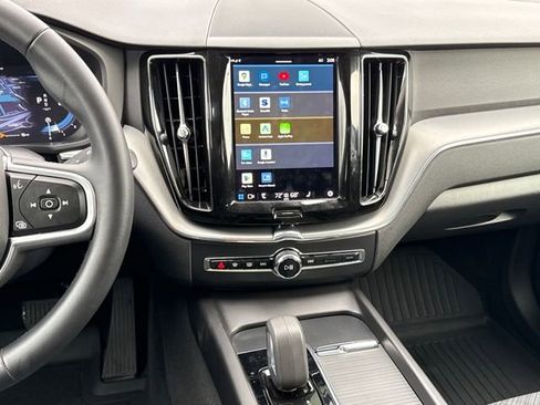 Used 2022 Volvo XC60 B5 Momentum image 14