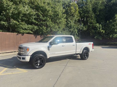 Used 2018 Ford F250 Platinum w/ Platinum Ultimate Package AWD/4WD image 1