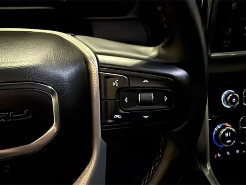 Used 2023 GMC Yukon Denali image 33