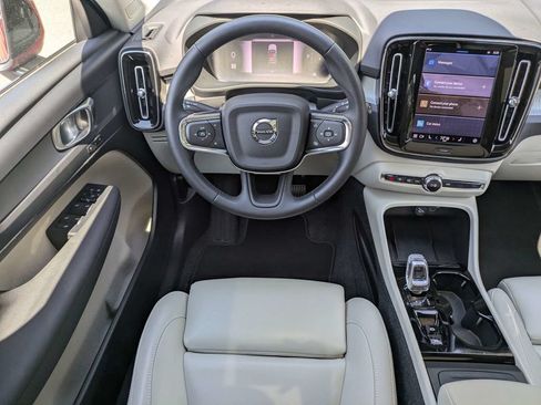 Used 2025 Volvo XC40 B5 Plus AWD/4WD image 15