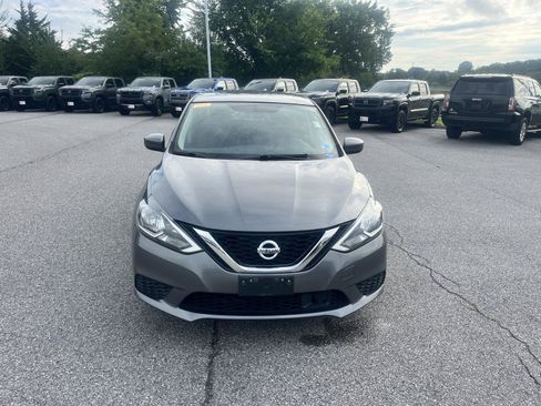 Used 2019 Nissan Sentra SV FWD image 2