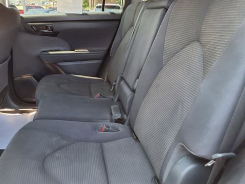 Used 2023 Toyota Highlander LE image 10