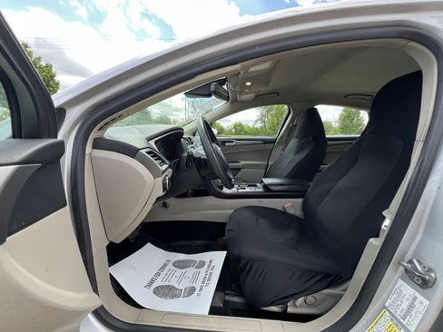 Used 2018 Ford Fusion SE FWD image 13