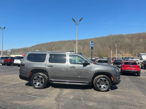 Used 2022 Jeep Wagoneer Series III w/ Flexible Seating Group image 3