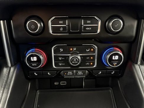 Used 2022 Chevrolet Tahoe Z71 w/ Luxury Package image 40