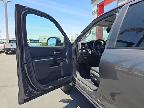 Used 2024 Toyota Tundra Limited AWD/4WD image 21