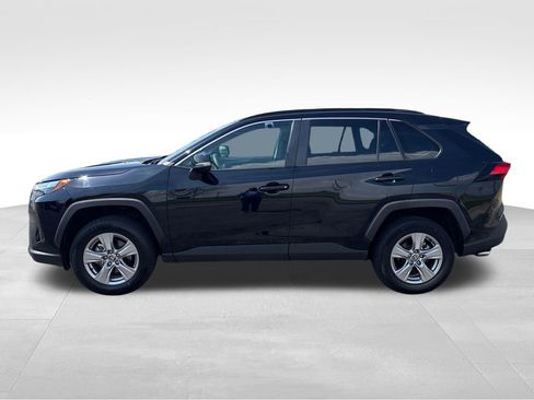 Used 2025 Toyota RAV4 XLE AWD/4WD image 2