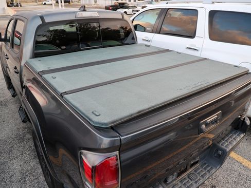 Used 2021 Toyota Tacoma Limited w/ Nightshade Package AWD/4WD image 15