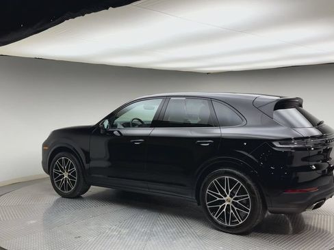 Used 2024 Porsche Cayenne AWD/4WD image 4
