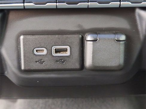 Used 2021 Chevrolet Silverado 1500 Custom image 32