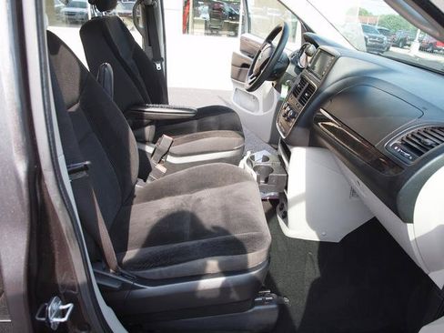 Used 2019 Dodge Grand Caravan SE FWD image 6