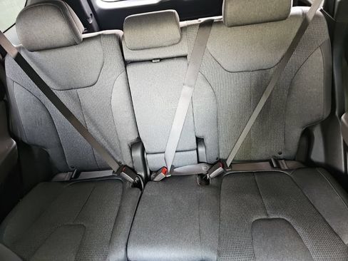 Used 2019 Hyundai Santa Fe SEL FWD image 16
