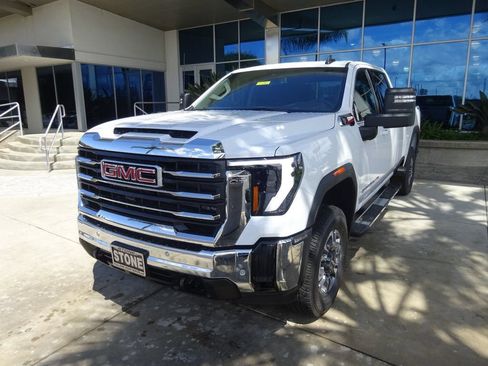 New 2026 GMC Sierra 2500 SLE AWD/4WD image 3