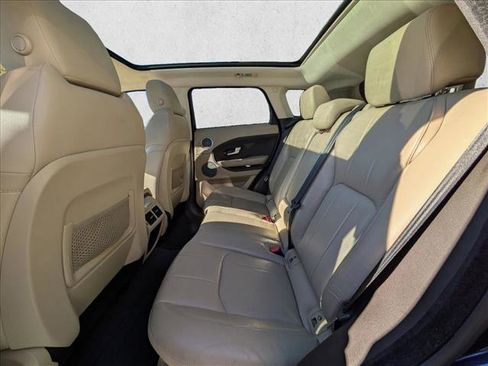 Used 2017 Land Rover Range Rover Evoque SE image 20