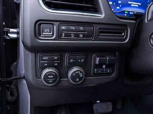 Used 2024 Chevrolet Tahoe Z71 w/ Z71 Off-Road Package AWD/4WD image 7