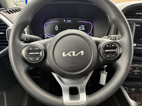 Used 2025 Kia Soul LX w/ LX Technology Package FWD image 21